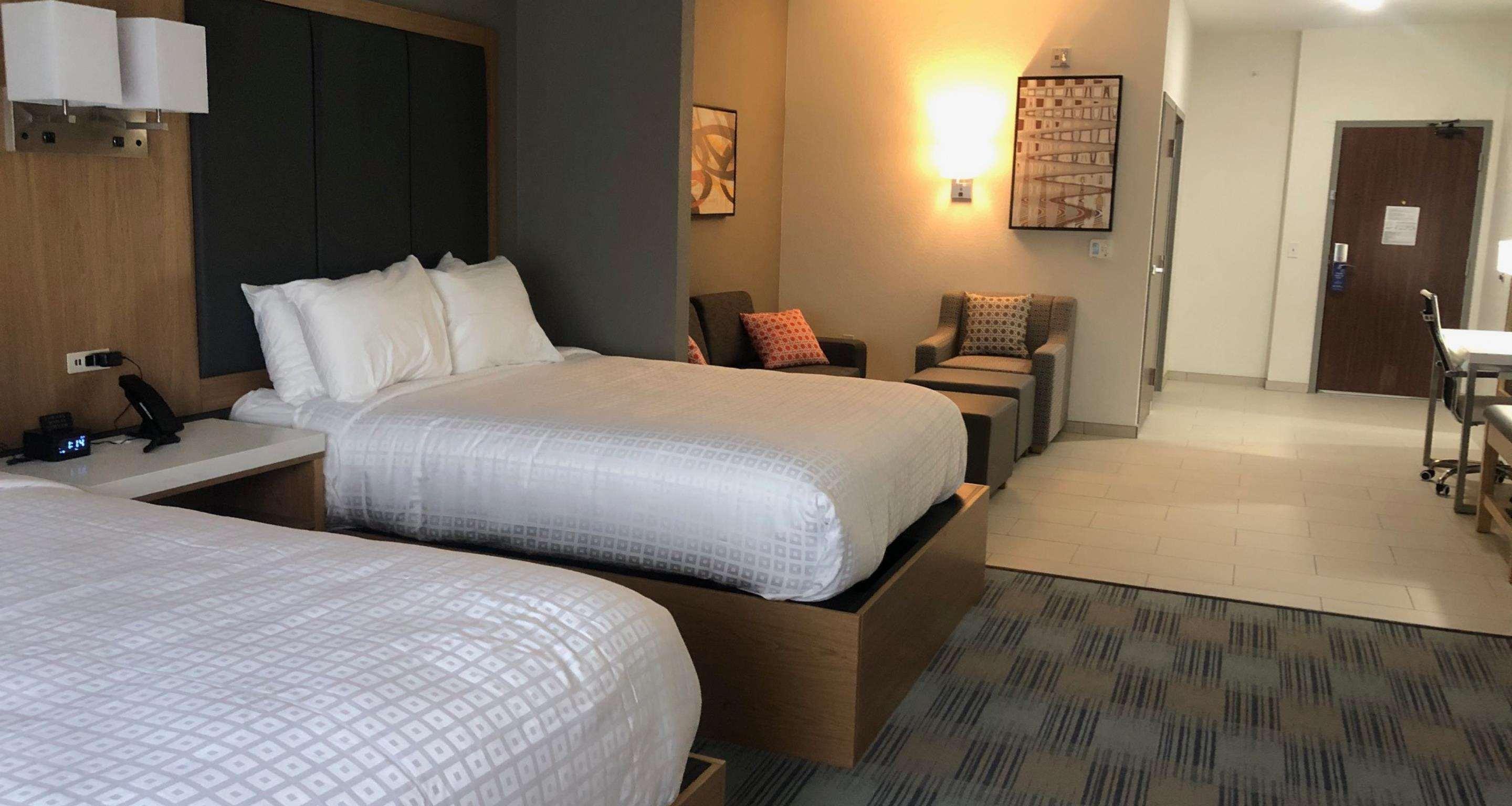 La Quinta Inn & Suites By Wyndham Coralville Iowa City Ngoại thất bức ảnh