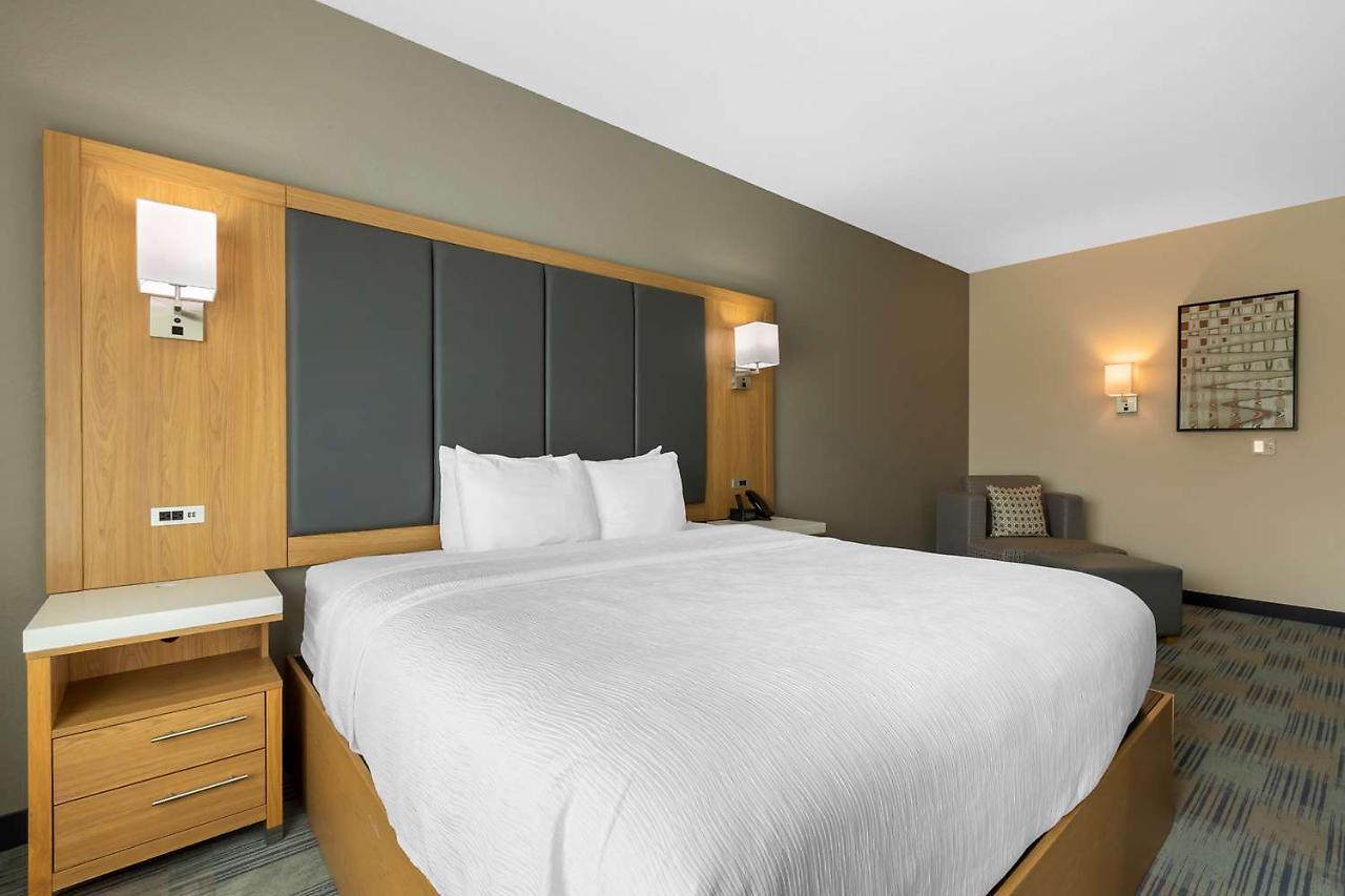 La Quinta Inn & Suites By Wyndham Coralville Iowa City Ngoại thất bức ảnh