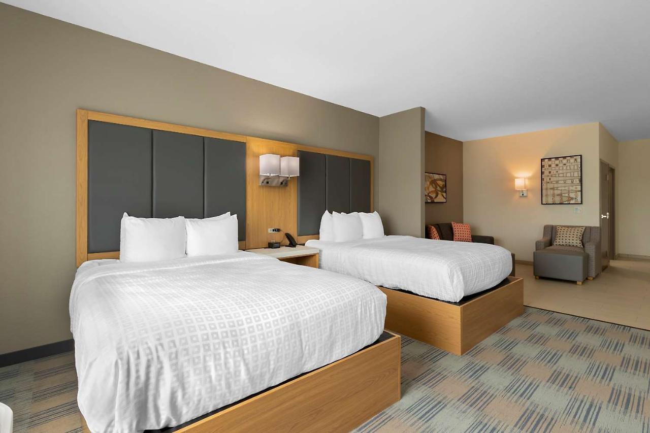 La Quinta Inn & Suites By Wyndham Coralville Iowa City Ngoại thất bức ảnh