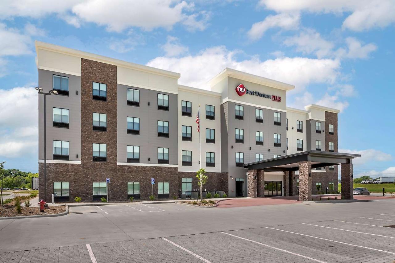 La Quinta Inn & Suites By Wyndham Coralville Iowa City Ngoại thất bức ảnh