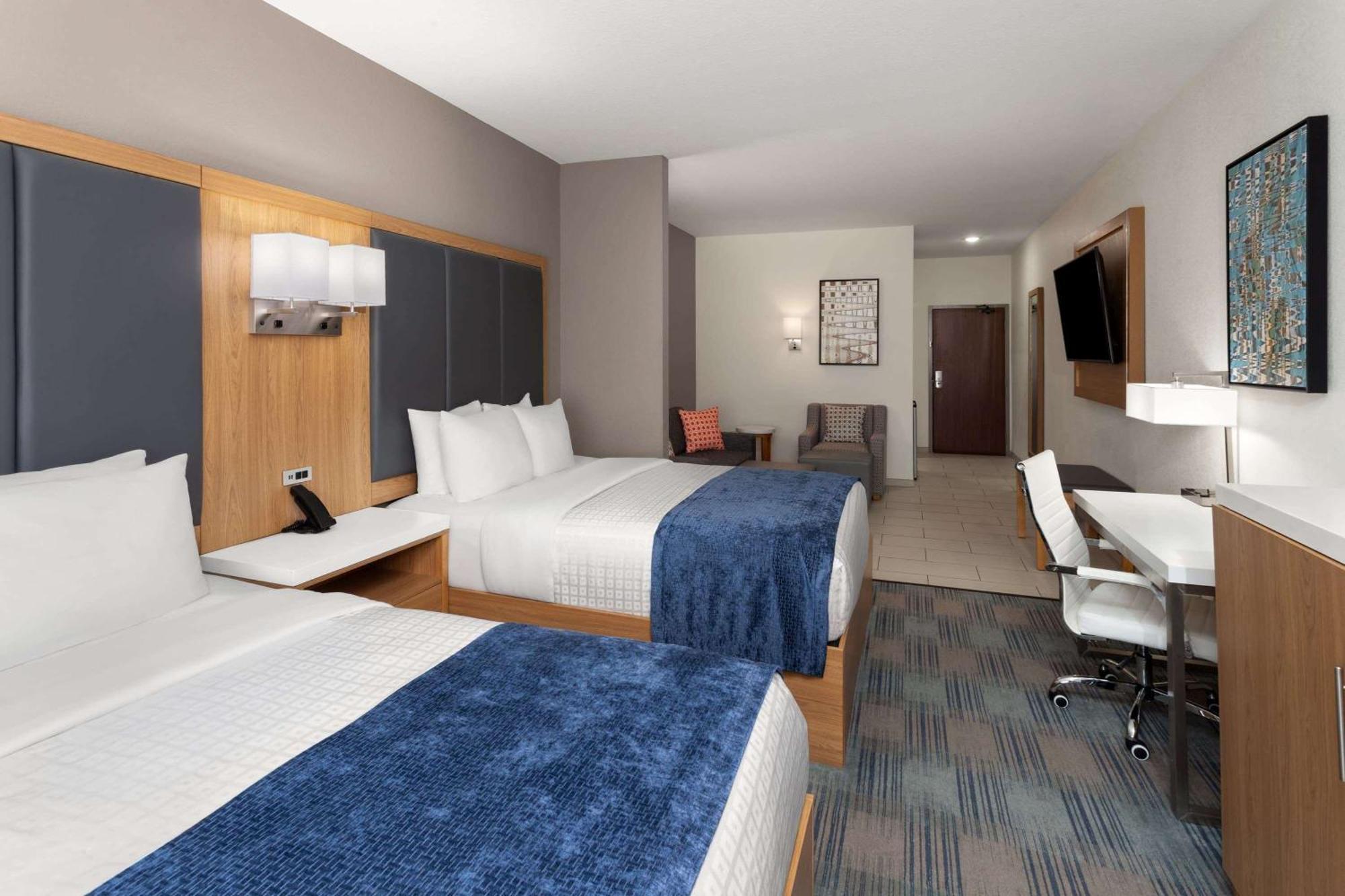 La Quinta Inn & Suites By Wyndham Coralville Iowa City Ngoại thất bức ảnh