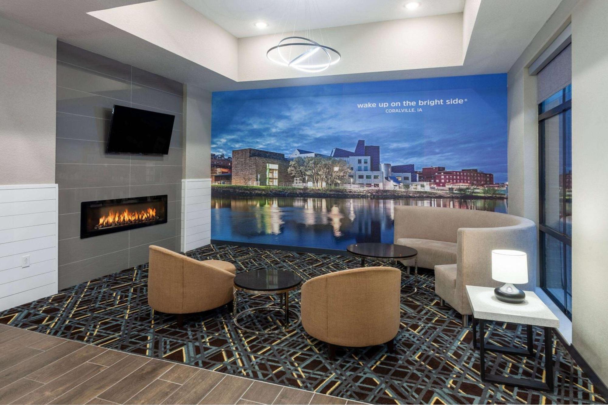 La Quinta Inn & Suites By Wyndham Coralville Iowa City Ngoại thất bức ảnh