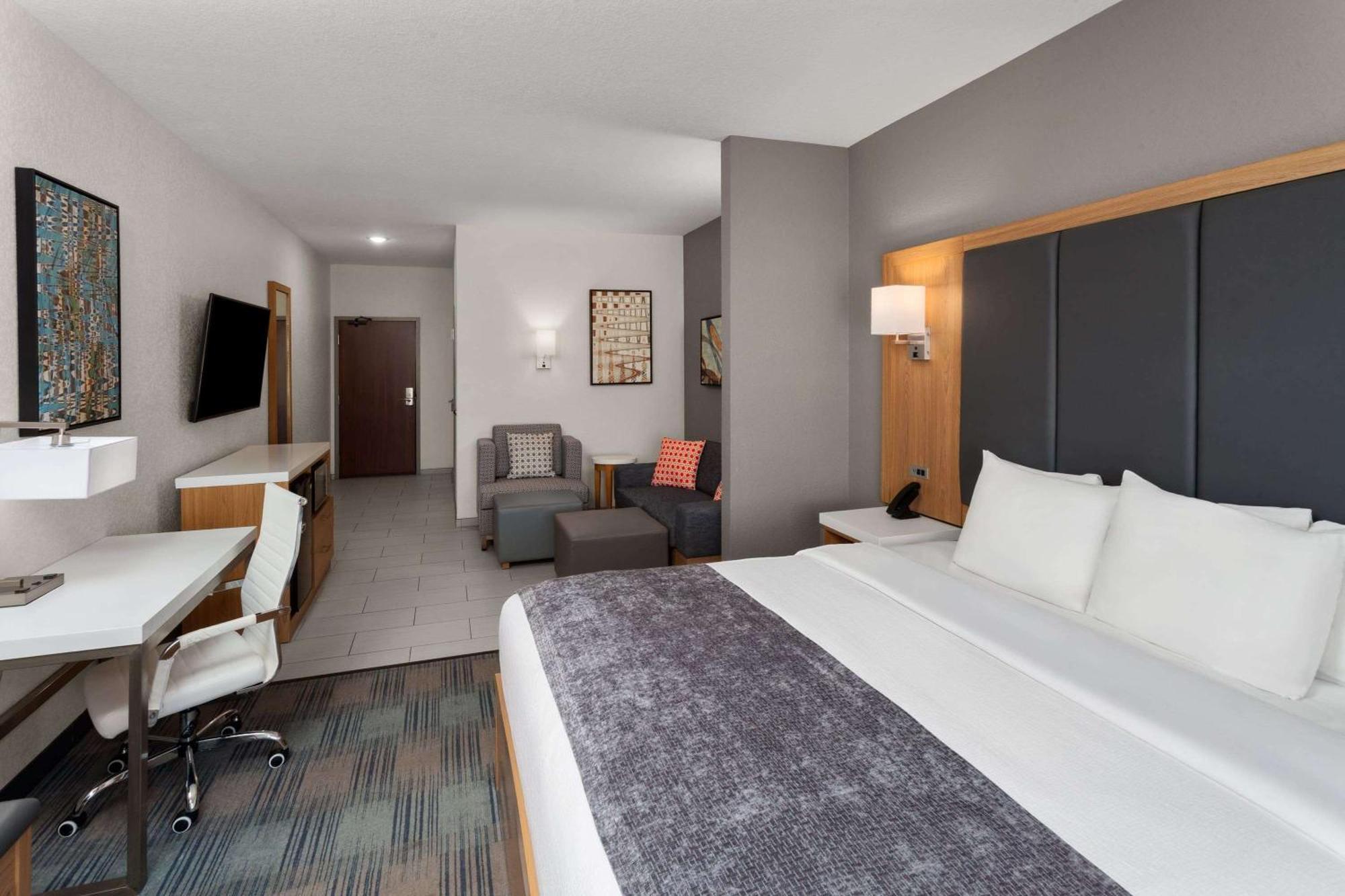 La Quinta Inn & Suites By Wyndham Coralville Iowa City Ngoại thất bức ảnh